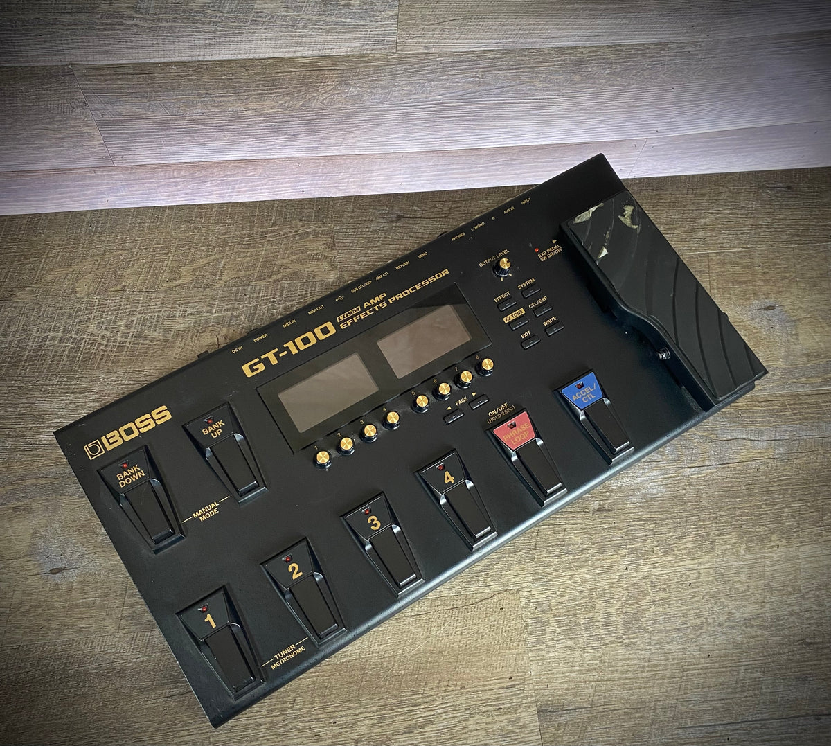 Boss GT-100 Amp Effects Processor