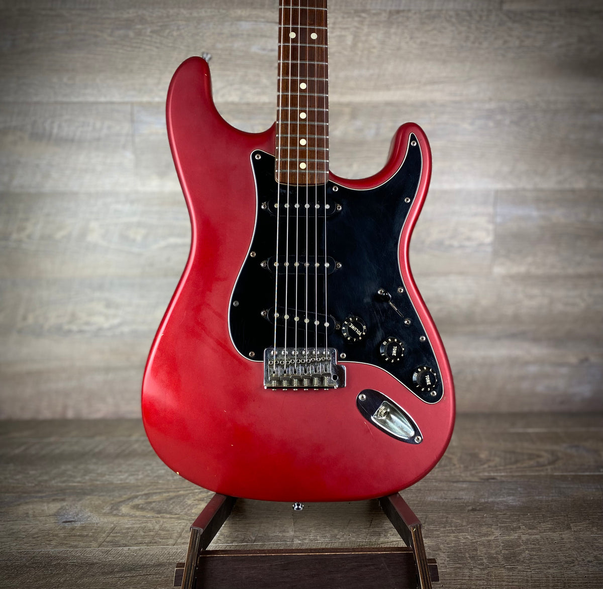 Fender Standard Stratocaster (MIM) – Limited Edition Satin Red