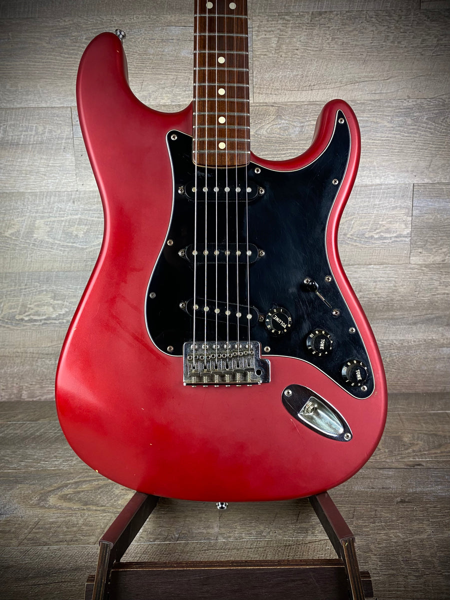 Fender Standard Stratocaster (MIM) – Limited Edition Satin Red