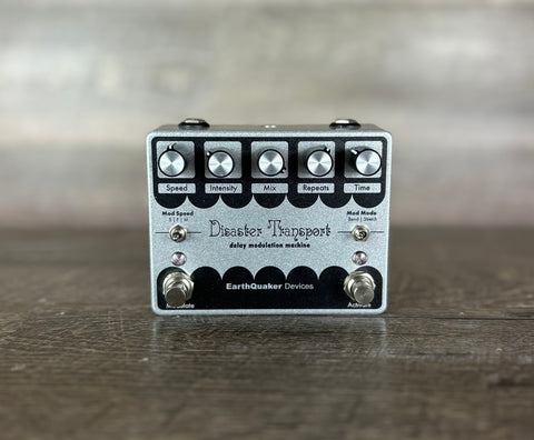 delay pedal with modulation EarthQuaker Devices Disaster Transport